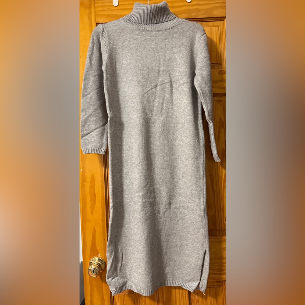 Elegant Gray Women's Sweater, size Small